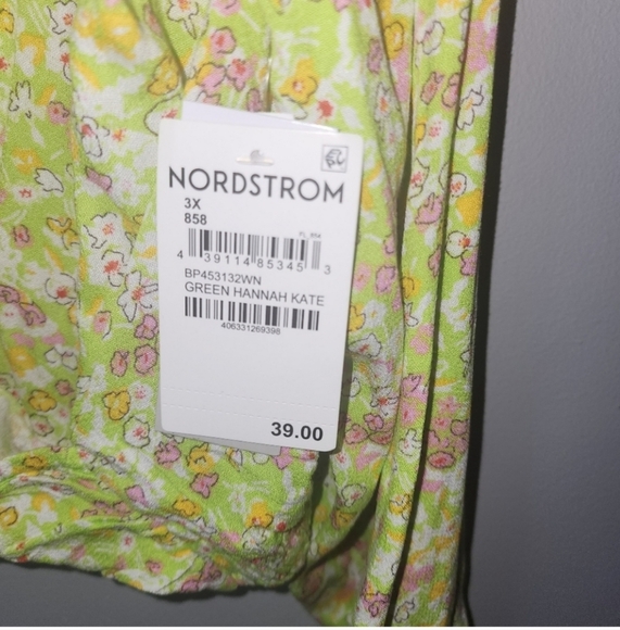 🍂🍁NWT GREEN Floral wrap crop top size 3x - Picture 3 of 4